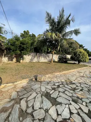 8 Bedroom Office Complex in North Ridge