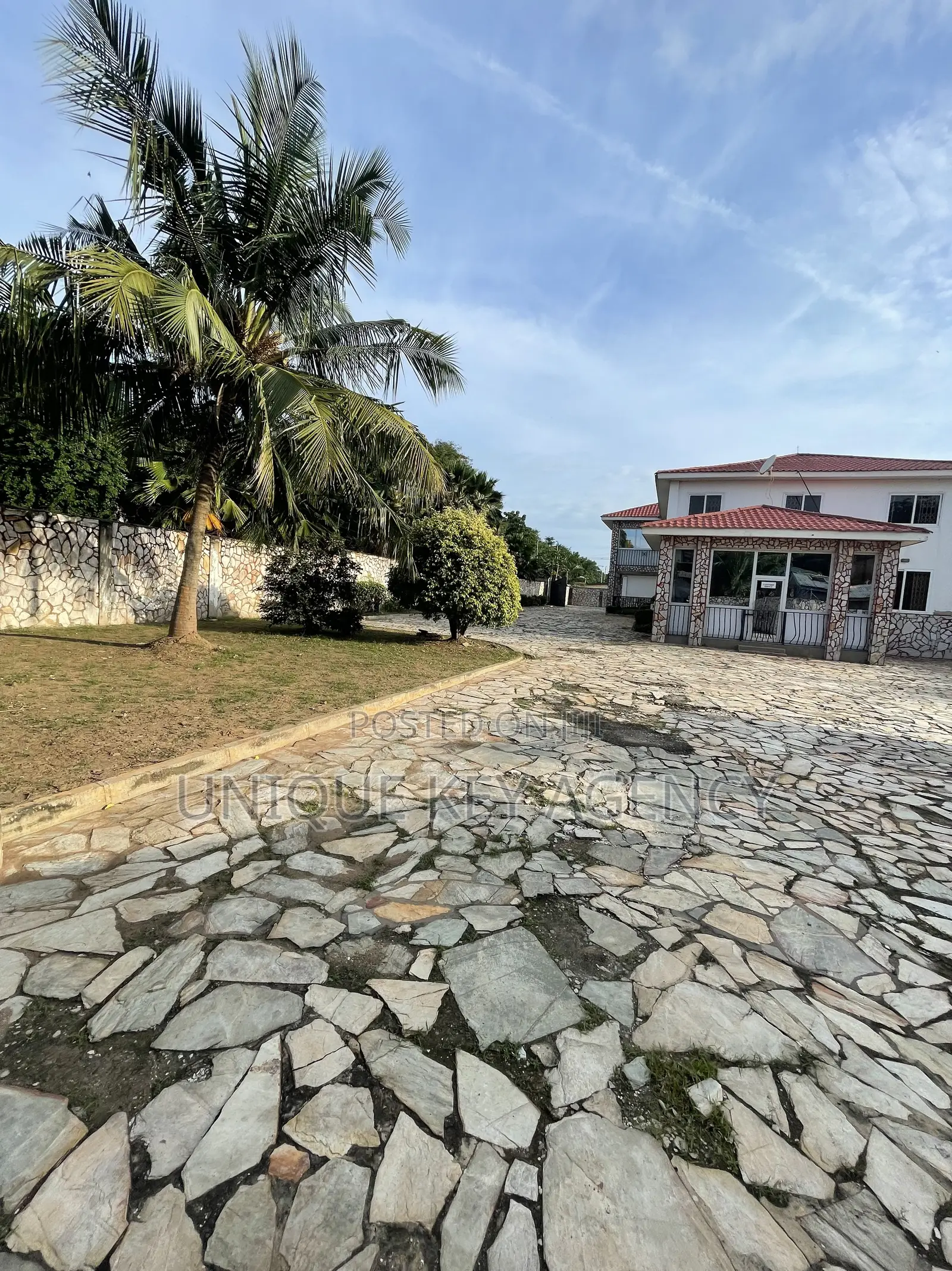 8 Bedroom Office Complex in North Ridge