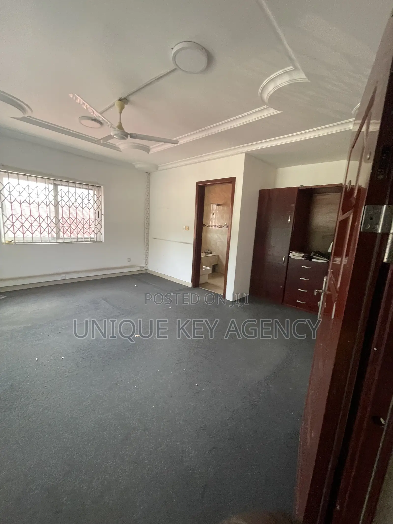 8 Bedroom Office Complex in North Ridge