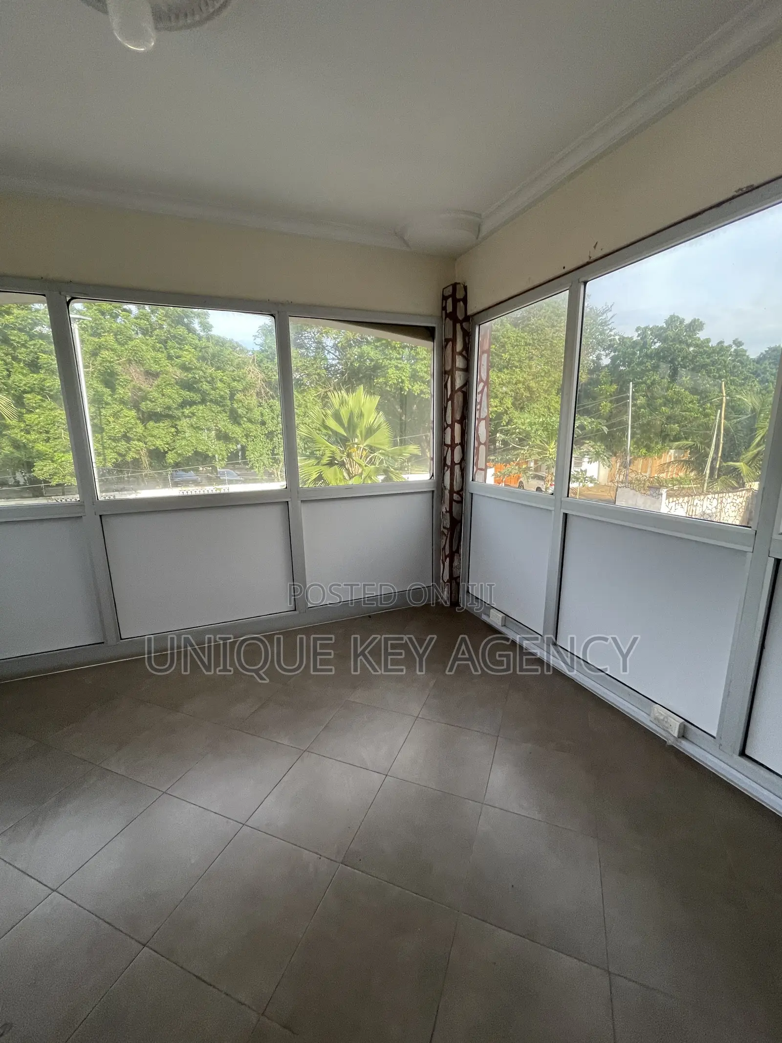 8 Bedroom Office Complex in North Ridge