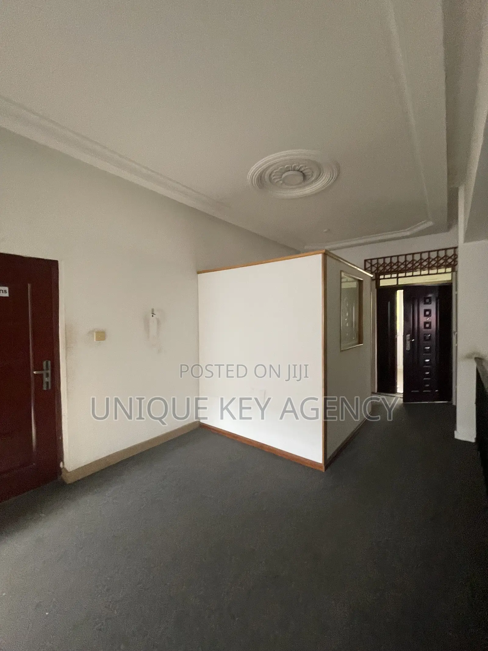 8 Bedroom Office Complex in North Ridge