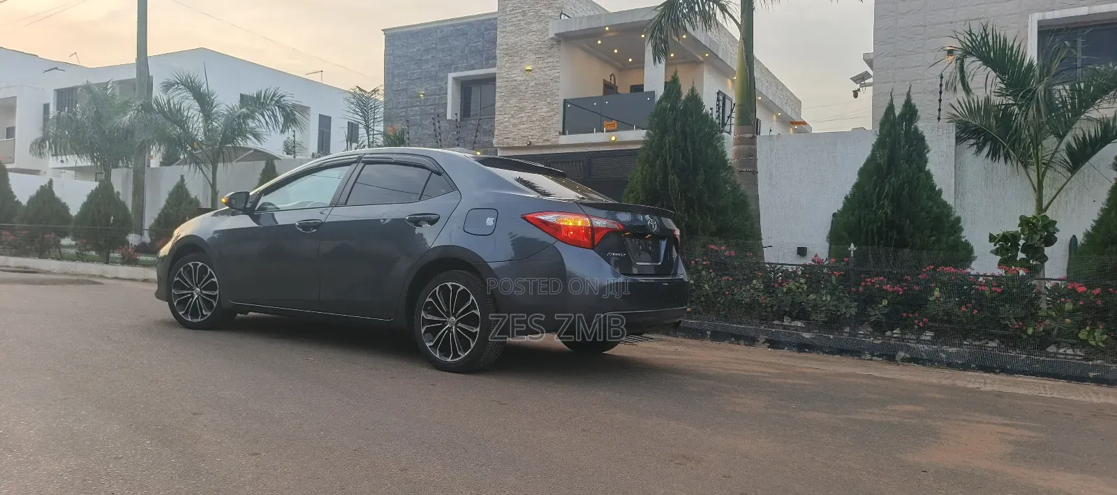 Toyota Corolla S 4dr Sedan (1.8L 4cyl CVT) 2016 Gray