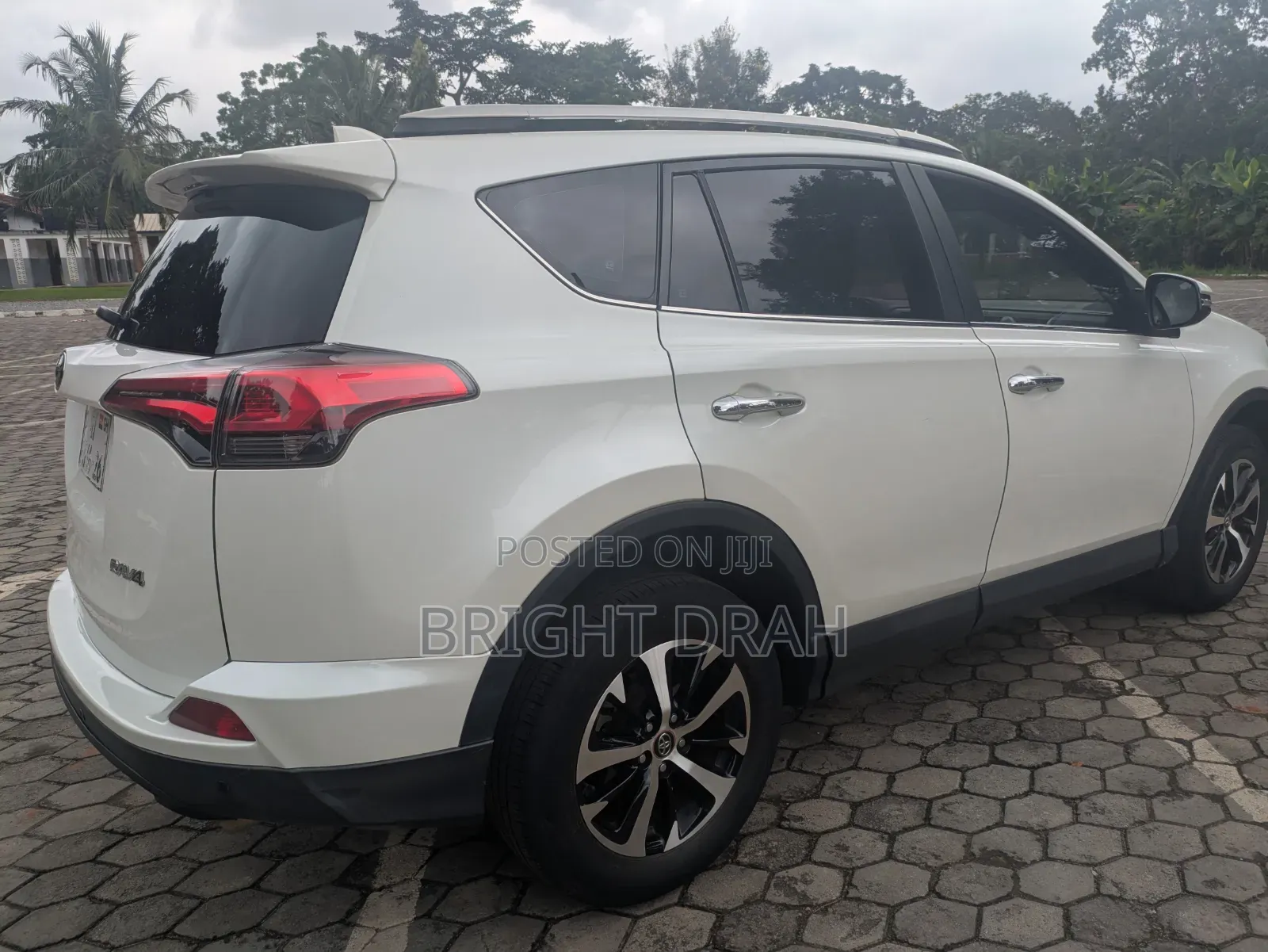 Toyota RAV4 LE AWD 2019 White