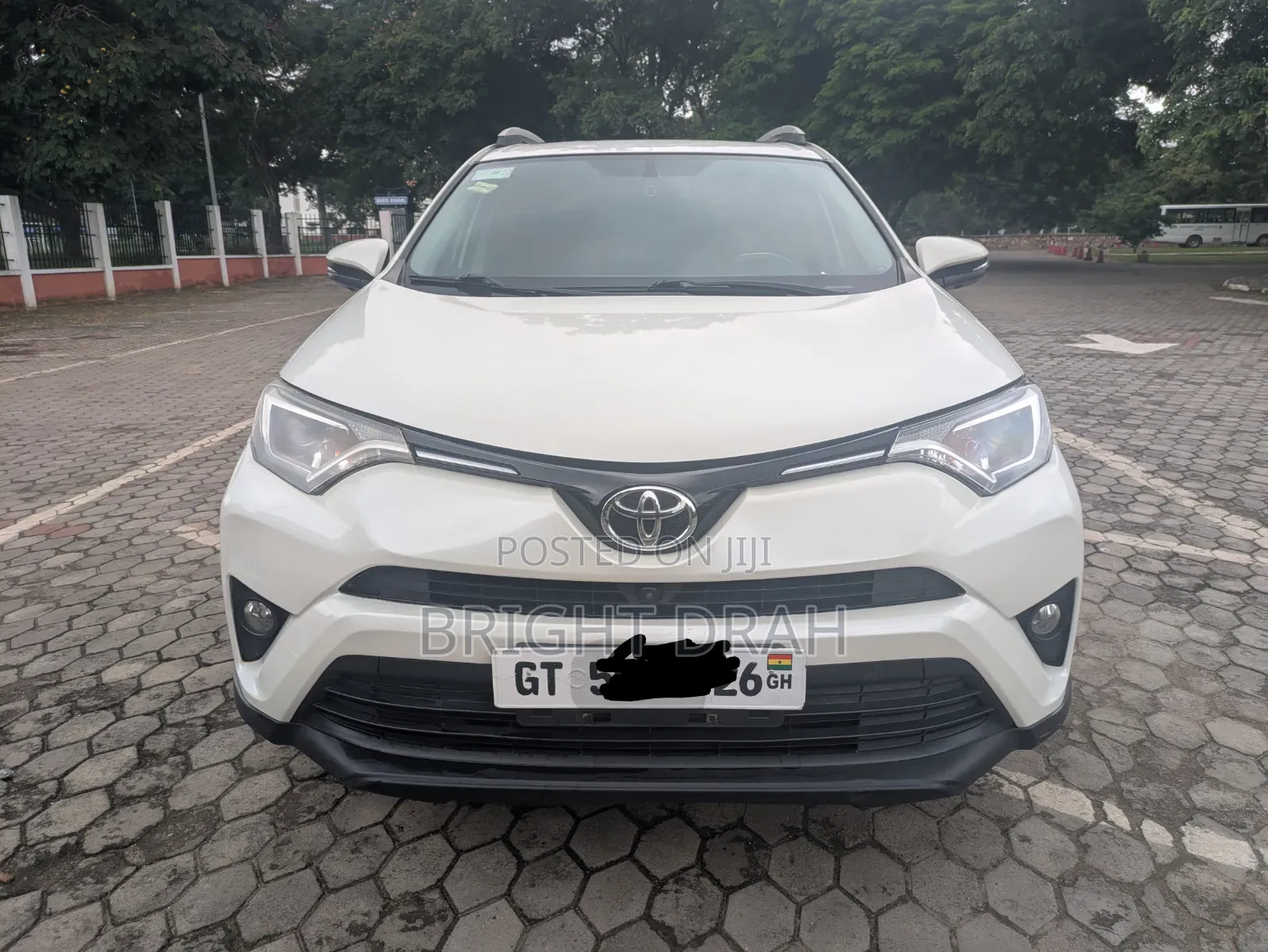 Toyota RAV4 LE AWD 2019 White