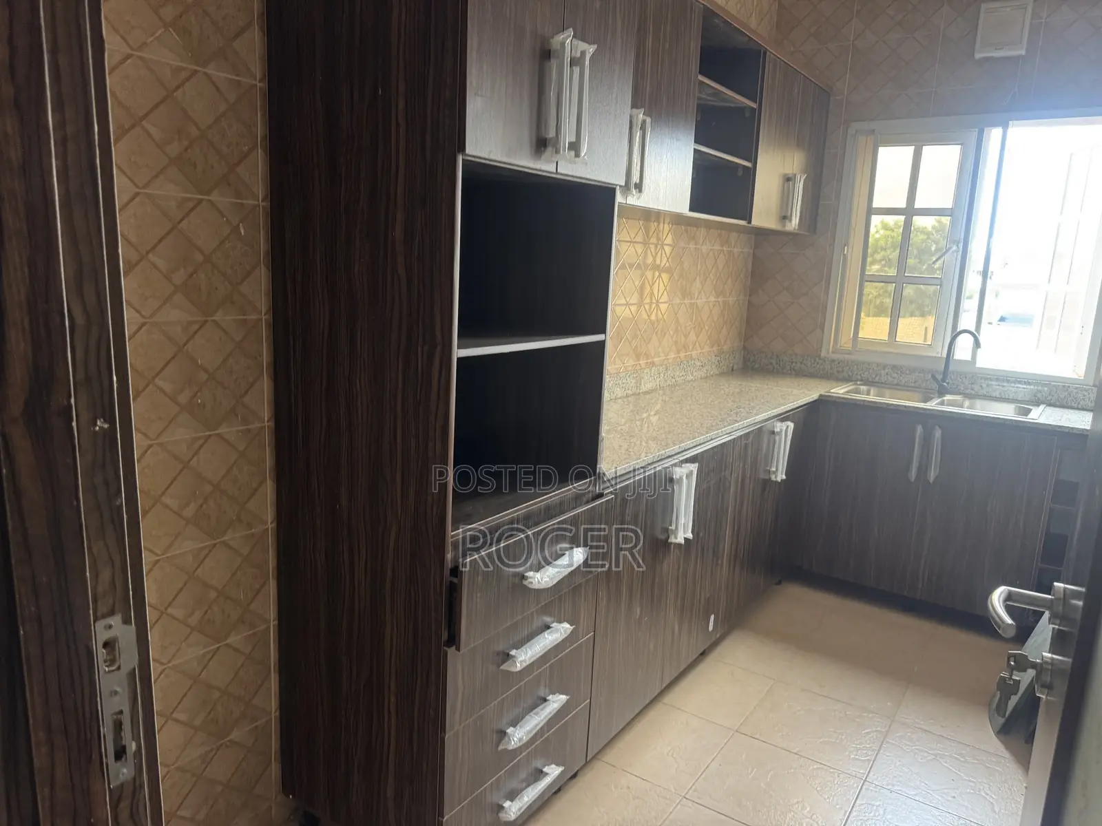 1bdrm House in Kboat Junction, Dome for sale