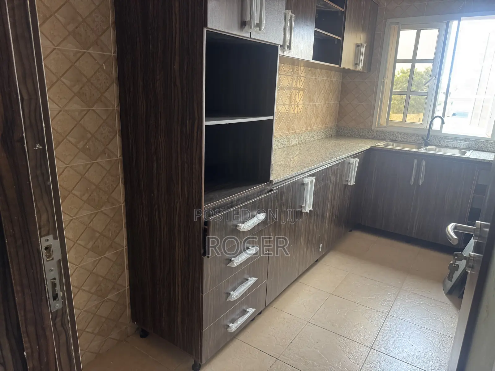 1bdrm House in Kboat Junction, Dome for sale