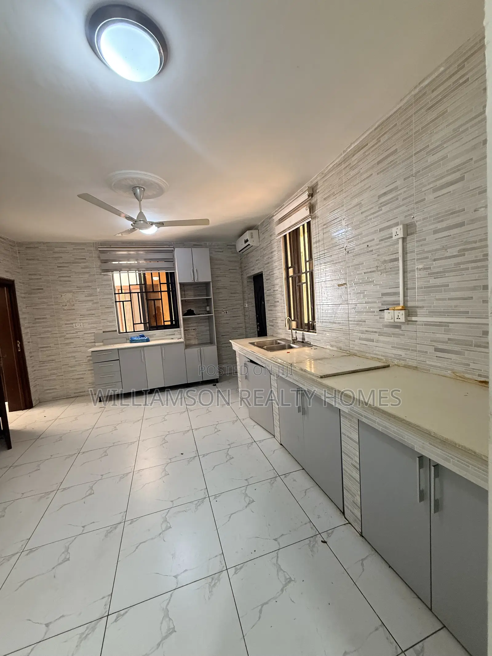 5bdrm House in Community 20 Estate, Spintex for rent
