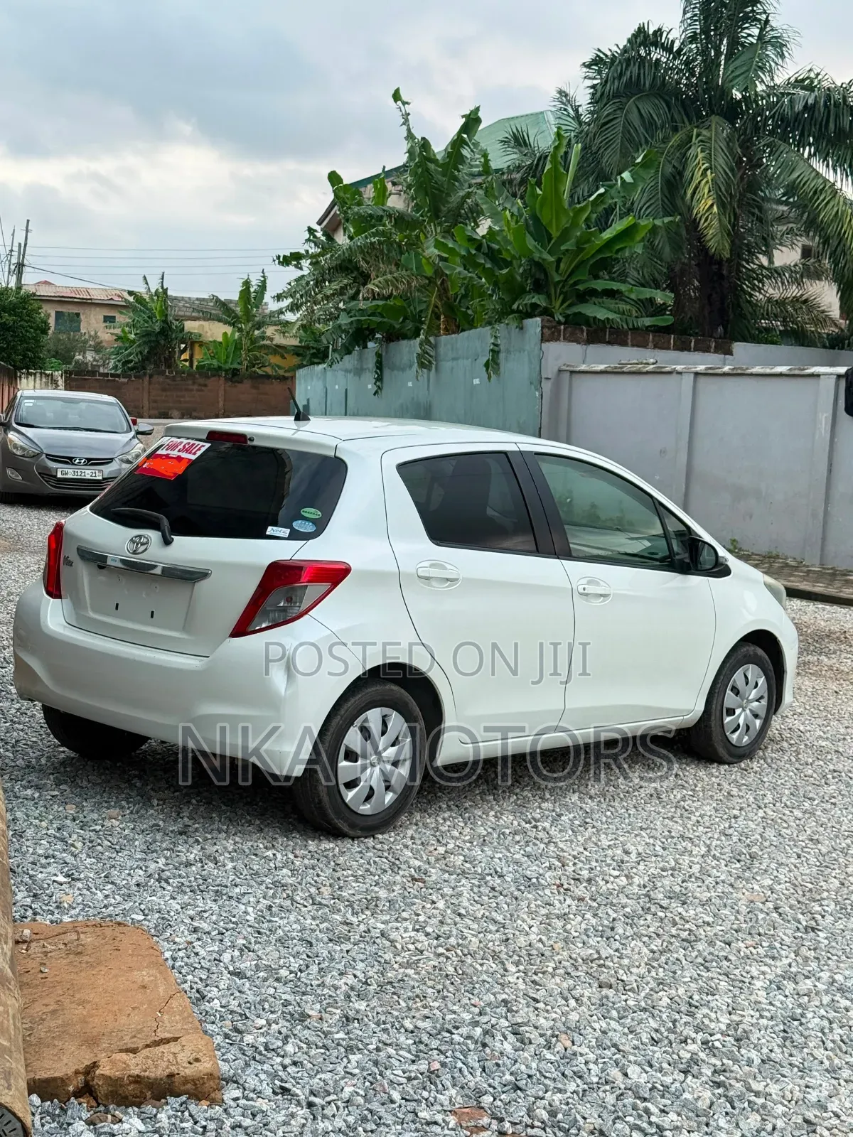 Toyota Vitz 2012 White