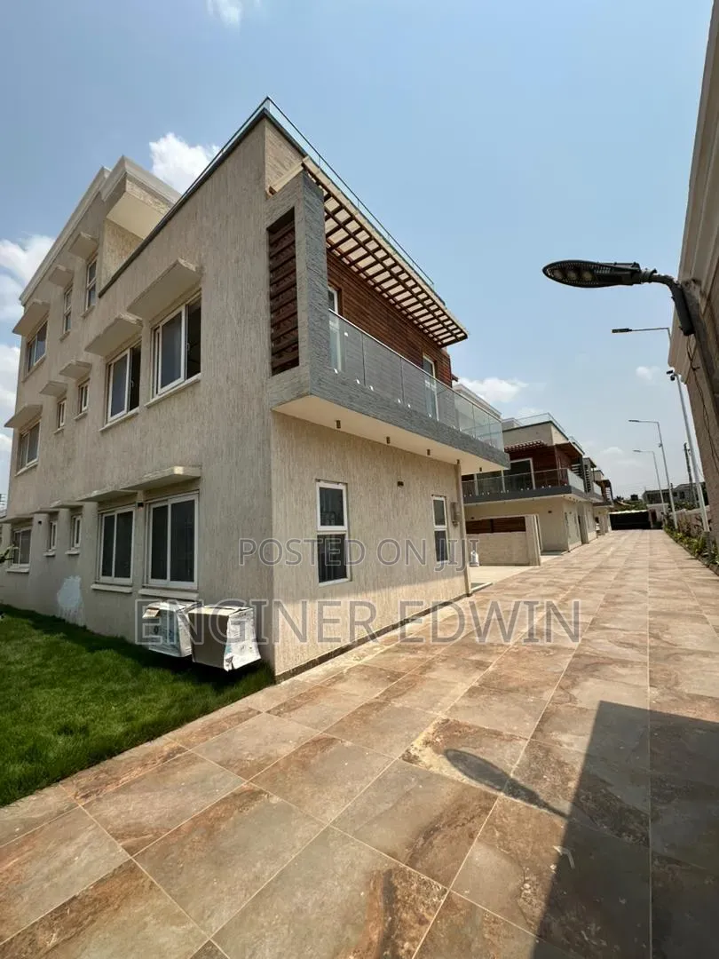 4bdrm Townhouse/Terrace in Burma Camp for sale