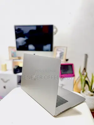 Laptop Apple MacBook Pro 2017 16GB Intel Core i7 SSD 512GB