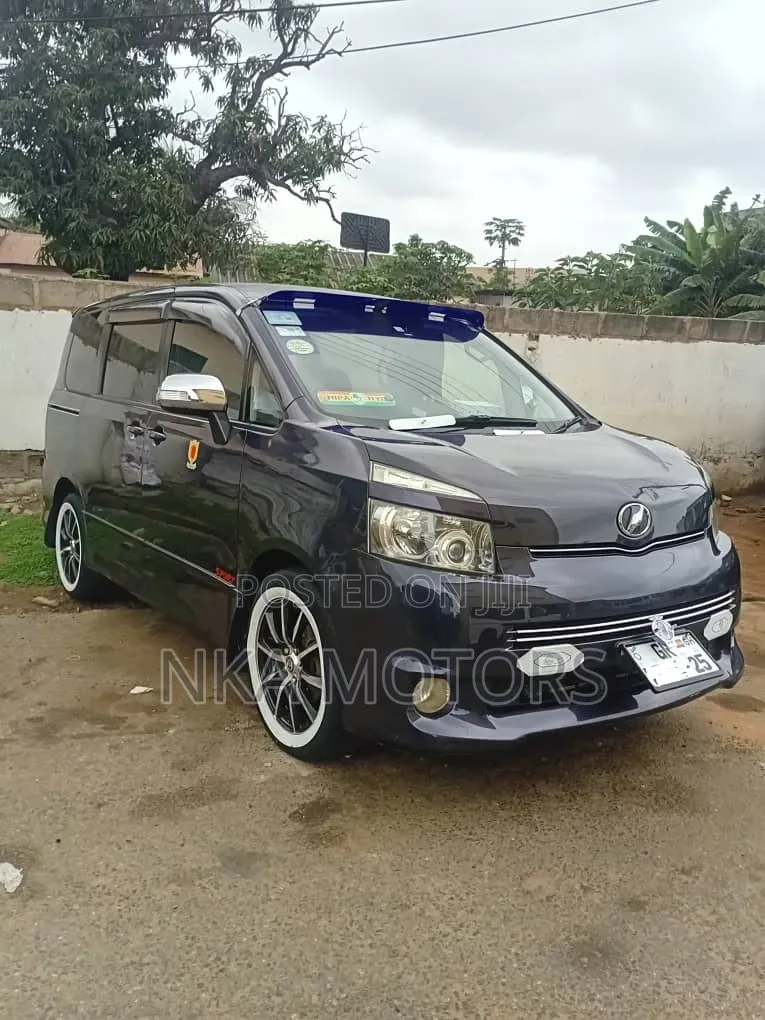 Toyota Voxy 2010 Black