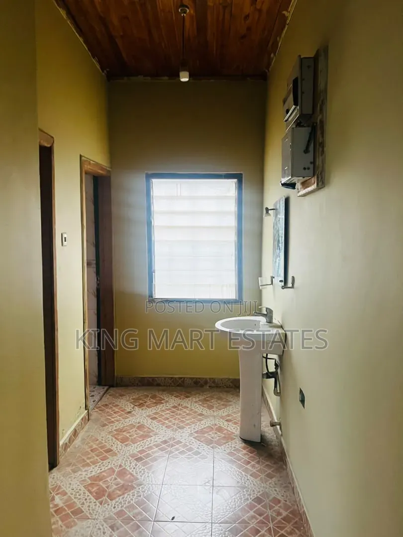 3bdrm Apartment in Fumesua - Kyerekrom, Kumasi Metropolitan for rent