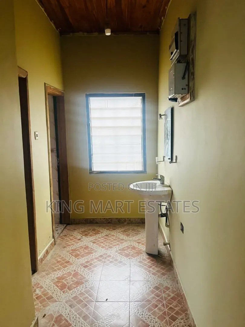 3bdrm Apartment in Fumesua - Kyerekrom, Kumasi Metropolitan for rent