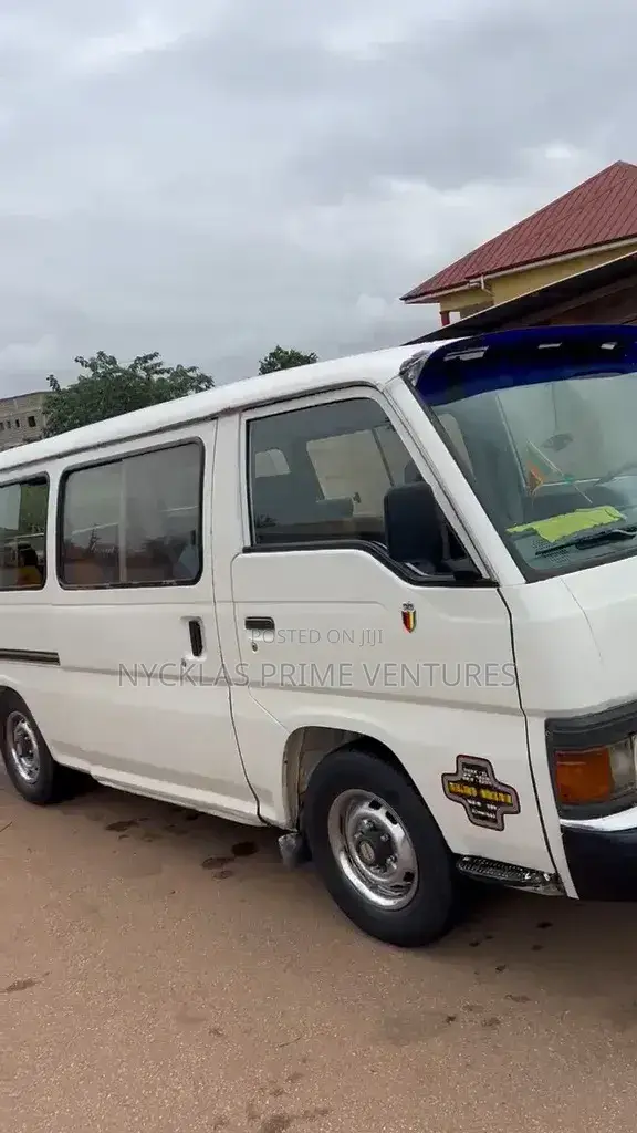 Nissan Caravan (Urvan) 1999 White