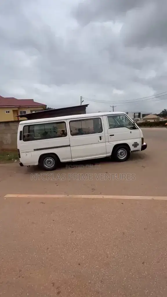 Nissan Caravan (Urvan) 1999 White