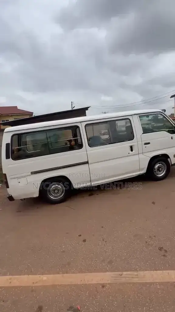Nissan Caravan (Urvan) 1999 White