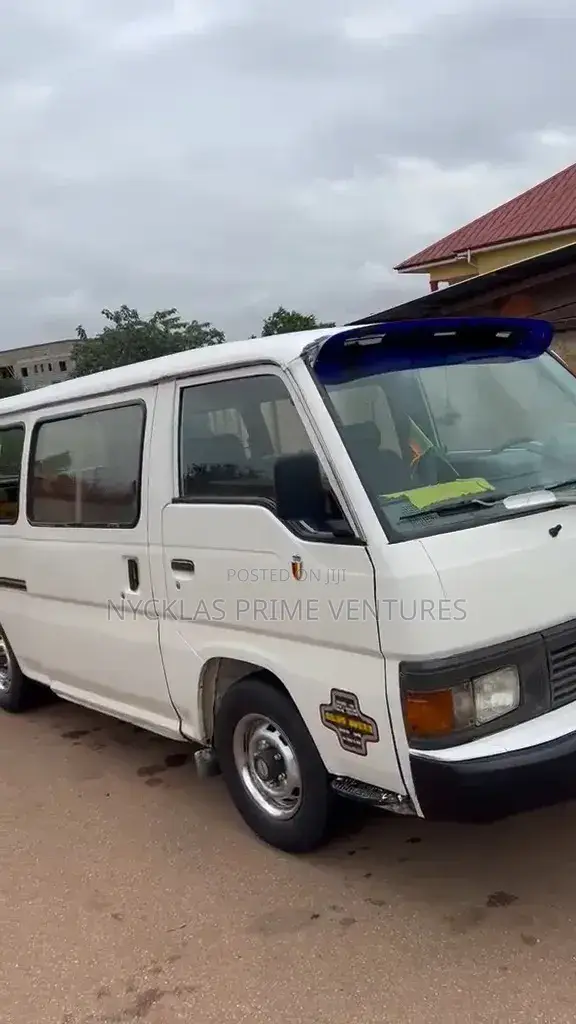 Nissan Caravan (Urvan) 1999 White