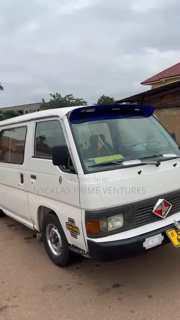 Nissan Caravan (Urvan) 1999 White