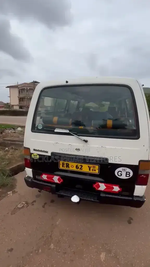 Nissan Caravan (Urvan) 1999 White