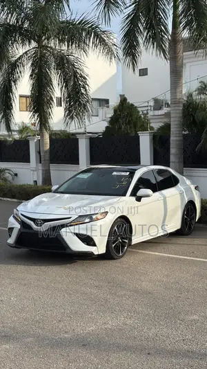 Toyota Camry XSE FWD (2.5L 4cyl 8AM) 2018 White