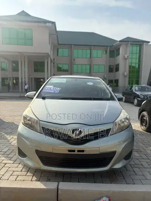 Toyota Vitz 1.3 AWD 5dr 2012 Gray