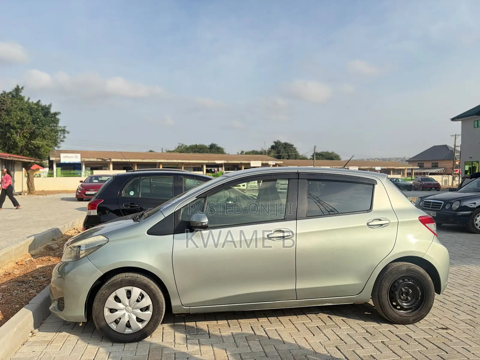 Toyota Vitz 1.3 AWD 5dr 2012 Gray
