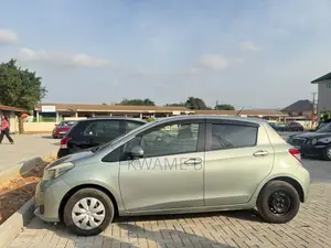 Toyota Vitz 1.3 AWD 5dr 2012 Gray