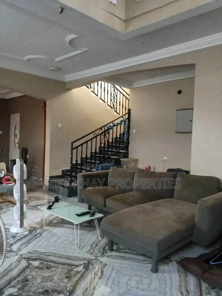 4bdrm House in Madina Estate for sale