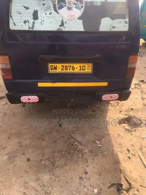 Nissan Caravan (Urvan) 2005 Blue
