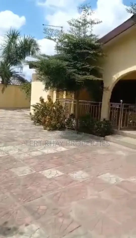 3bdrm House in Akweley for sale