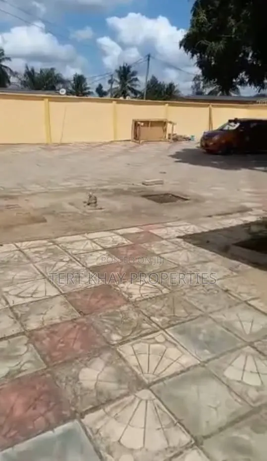 3bdrm House in Akweley for sale