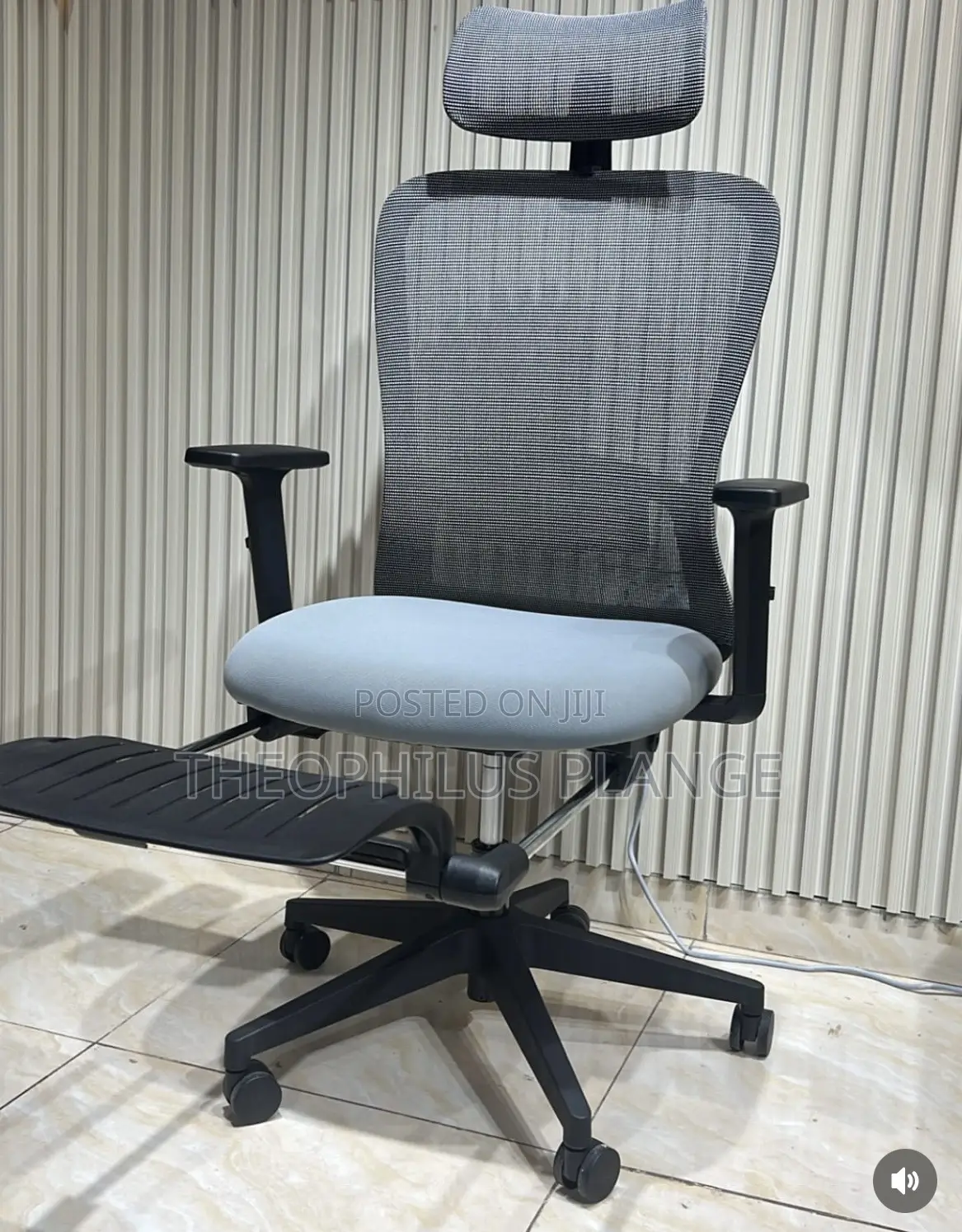 Ergonomic Swivel Office Chair With Leg Rest