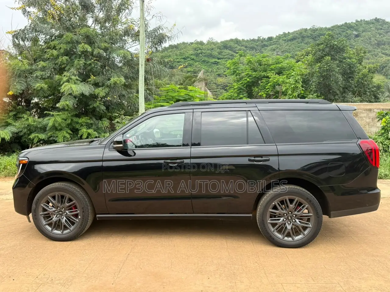 Ford Expedition Platinum 4x4 2025 Black
