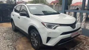 Toyota RAV4 Hybrid 2018 White