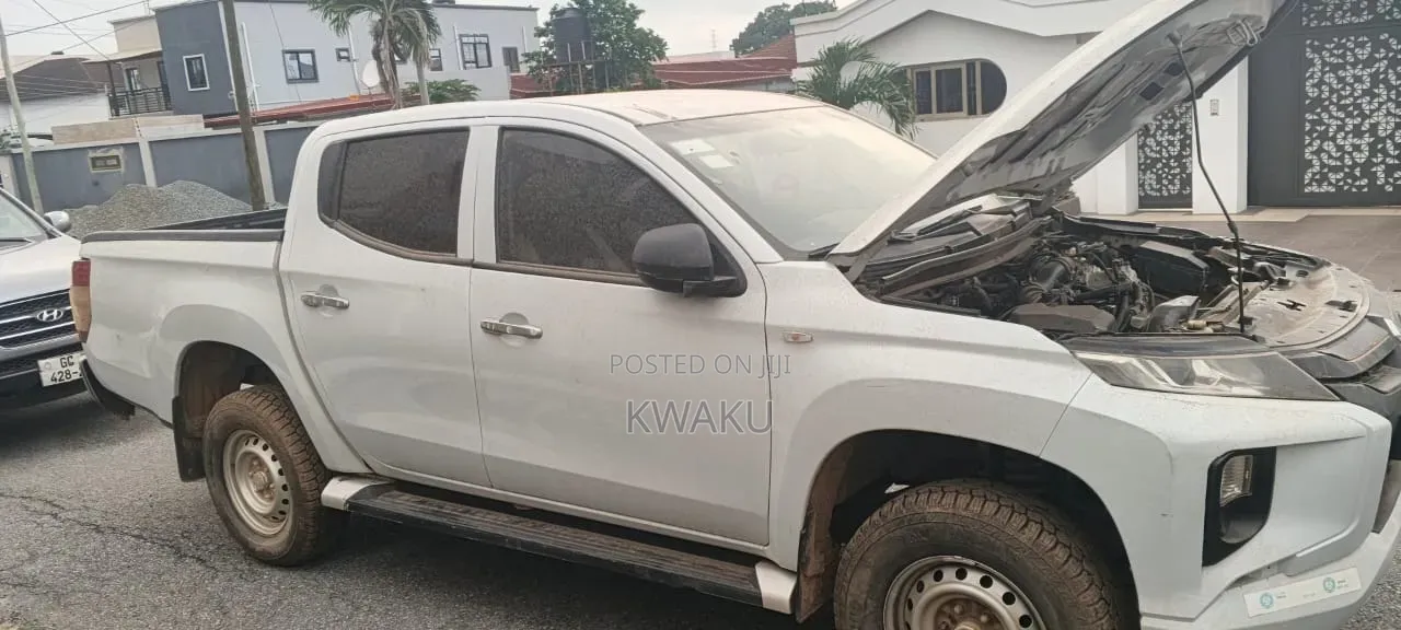 Mitsubishi L200 2022 White