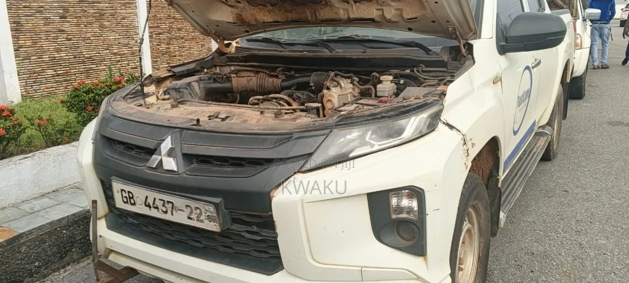 Mitsubishi L200 2022 White