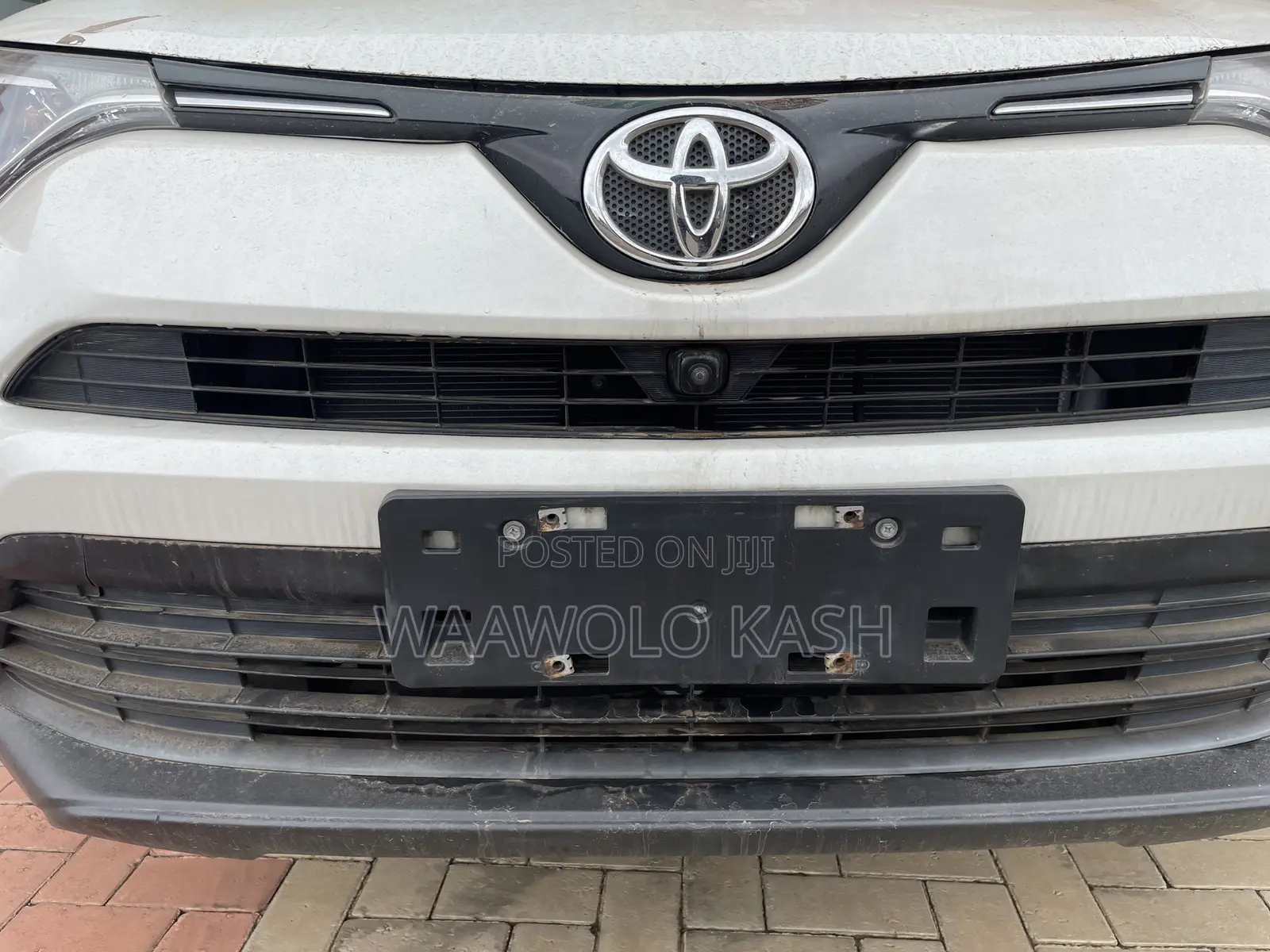Toyota RAV4 LE FWD 2019 White