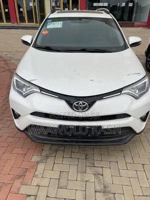 Toyota RAV4 LE FWD 2019 White