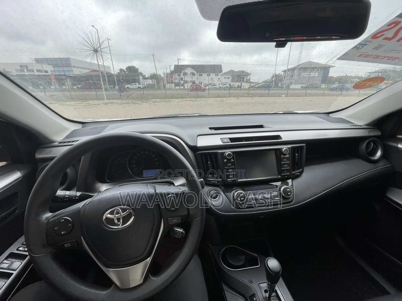 Toyota RAV4 LE FWD 2019 White