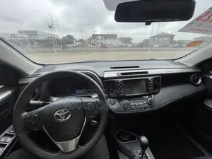 Toyota RAV4 LE FWD 2019 White