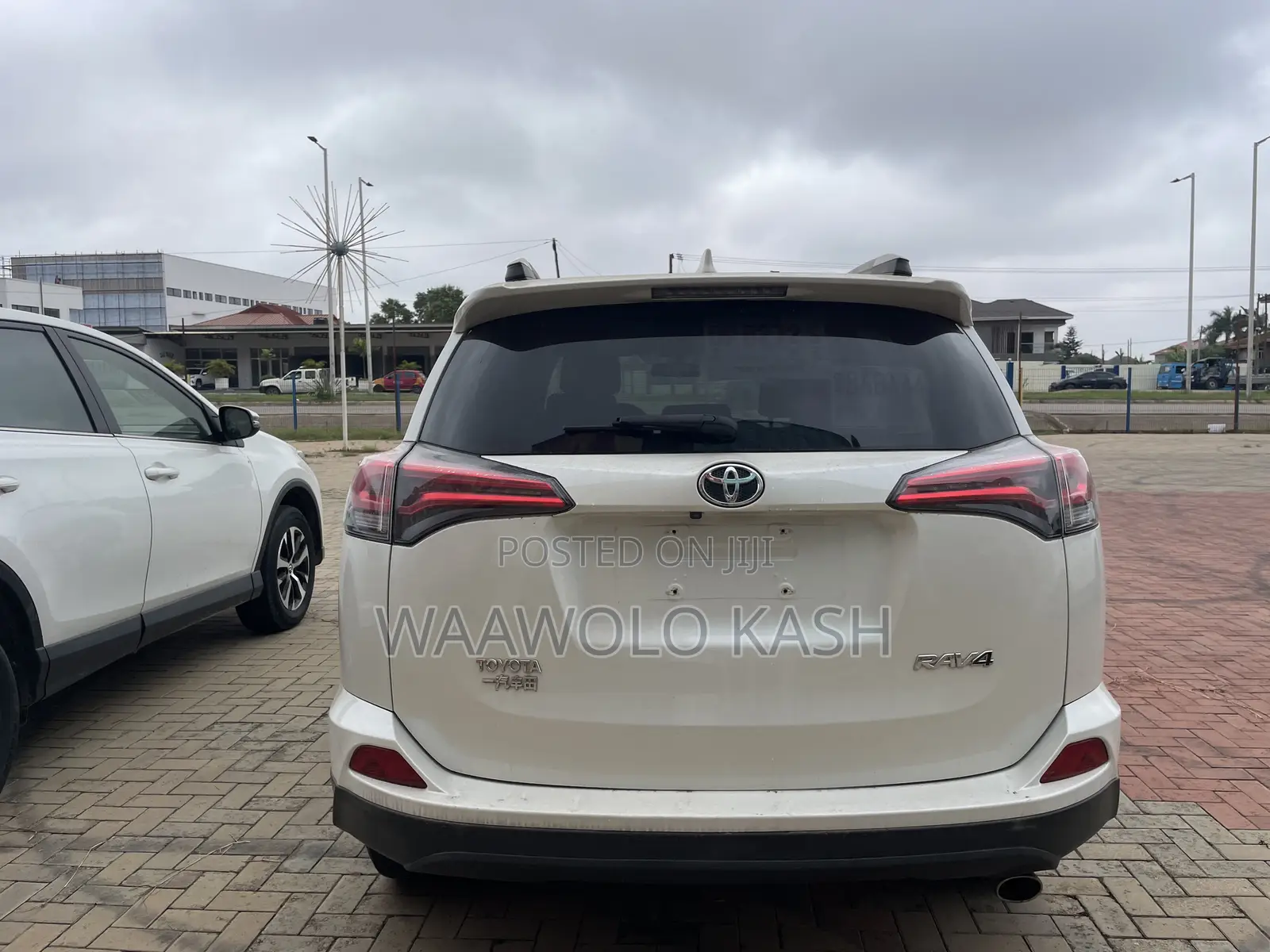 Toyota RAV4 LE FWD 2019 White