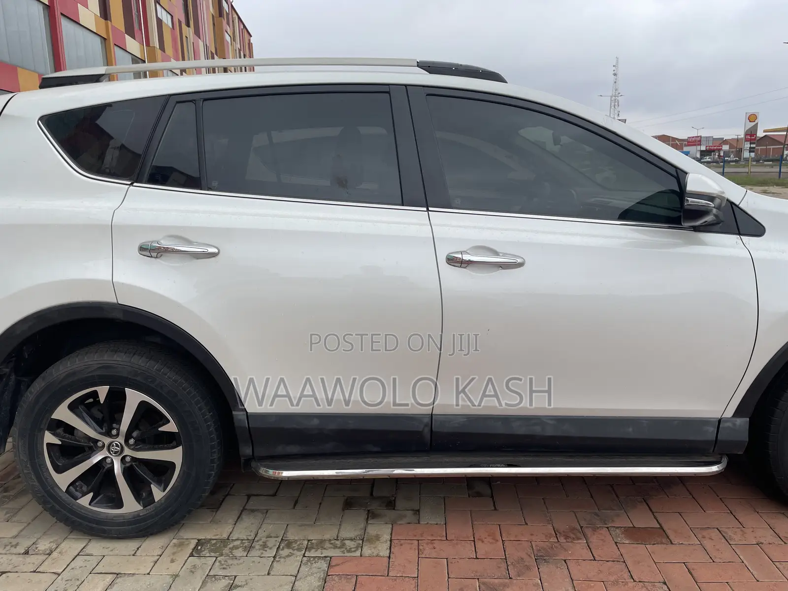 Toyota RAV4 LE FWD 2019 White