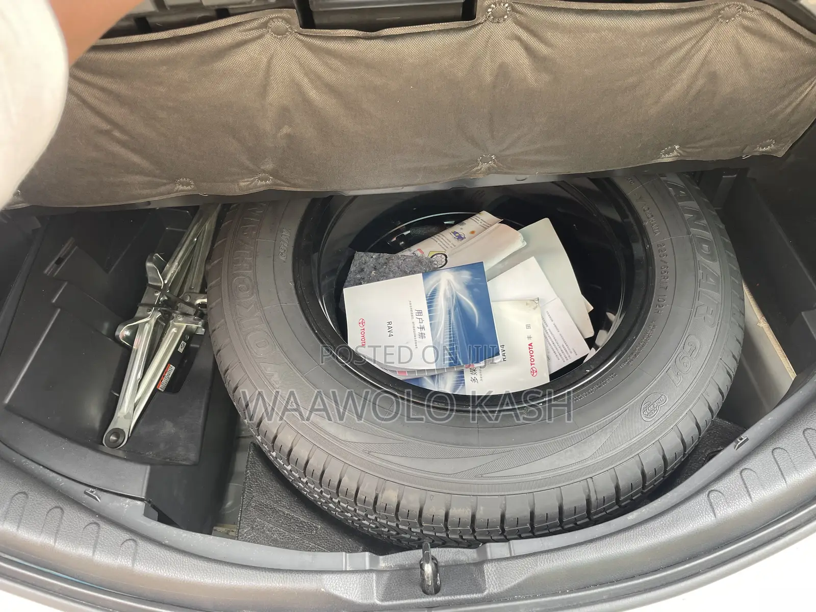 Toyota RAV4 LE FWD 2019 White