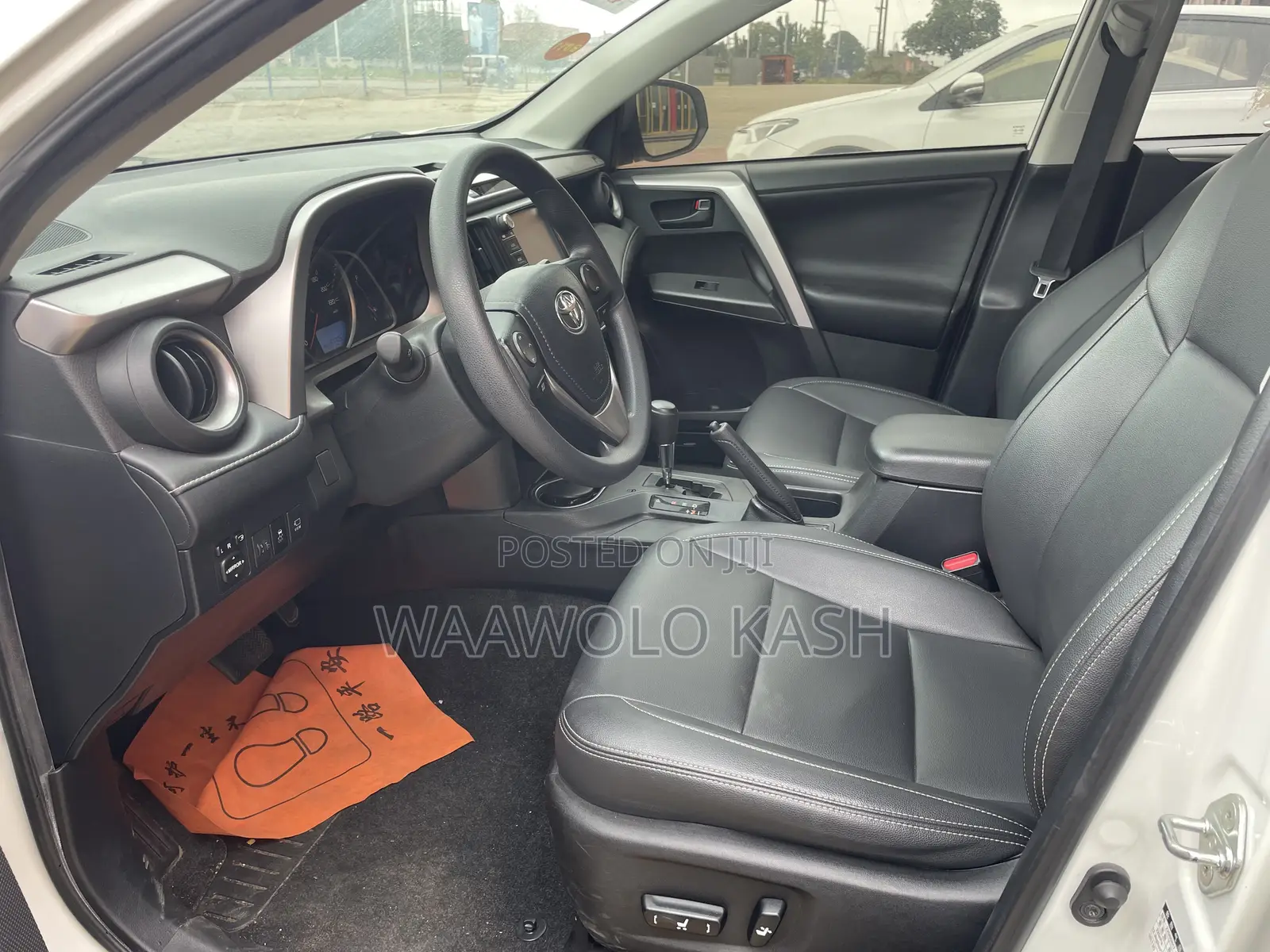 Toyota RAV4 LE FWD 2019 White
