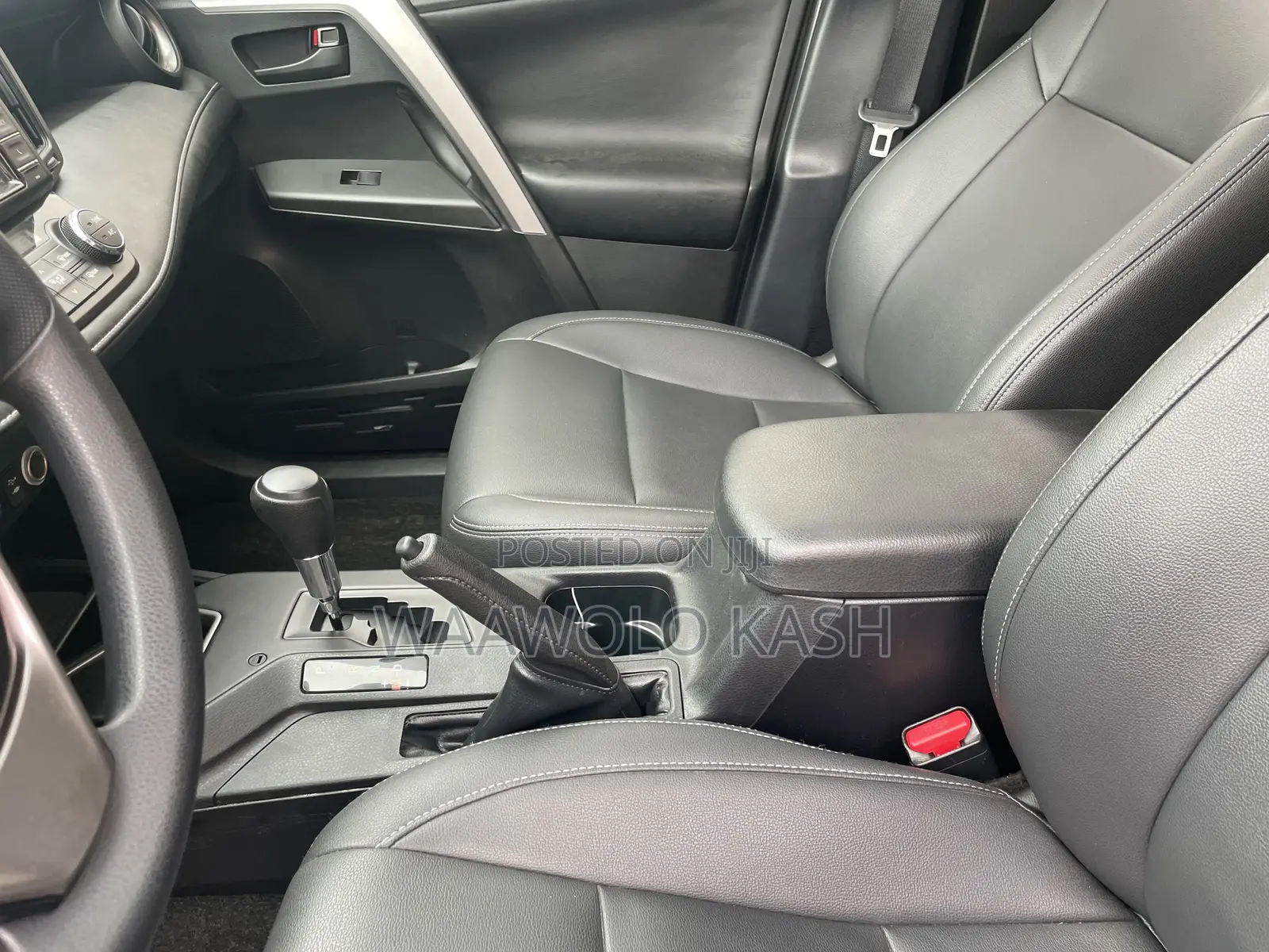 Toyota RAV4 LE FWD 2019 White