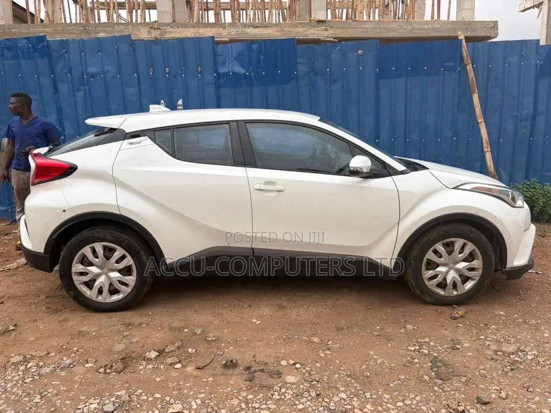 Toyota C-HR XLE FWD 2019 White