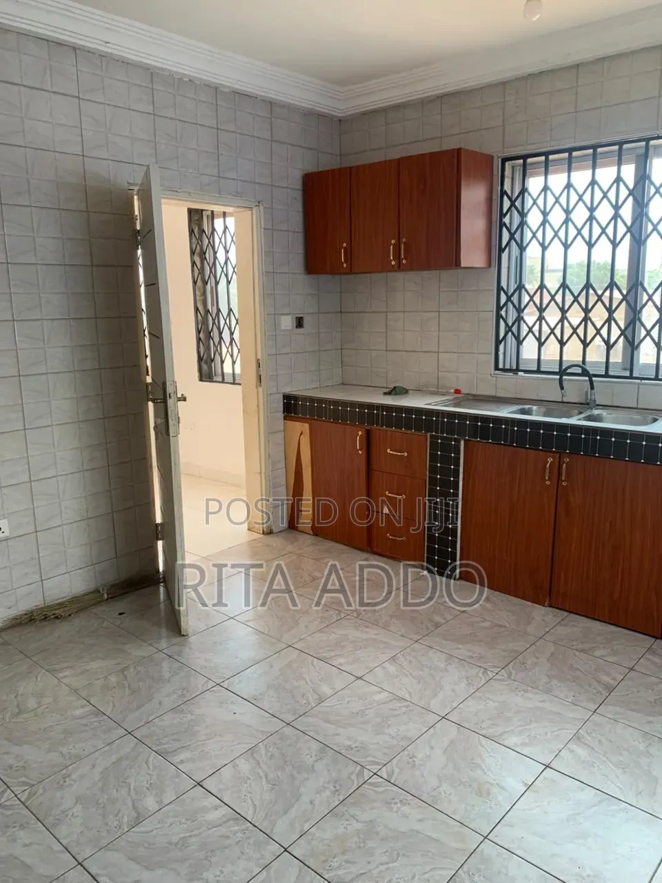 3bdrm Apartment in Lakeside for rent