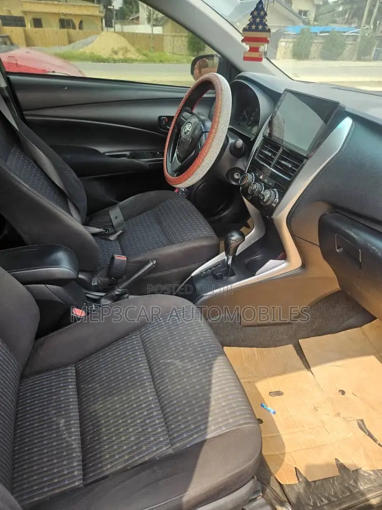 Toyota Yaris 2019 Gray