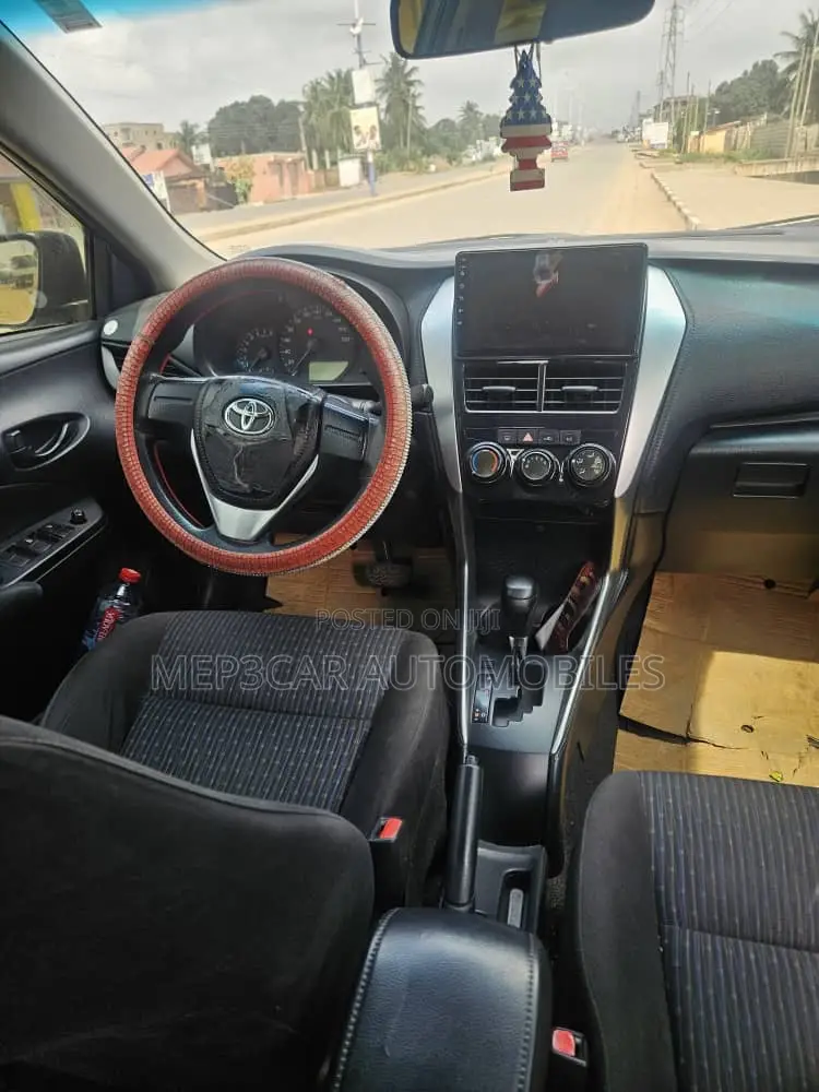 Toyota Yaris 2019 Gray