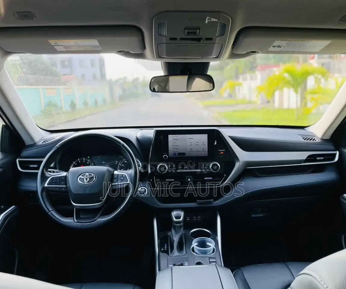 Toyota Highlander LE AWD 2023 Black